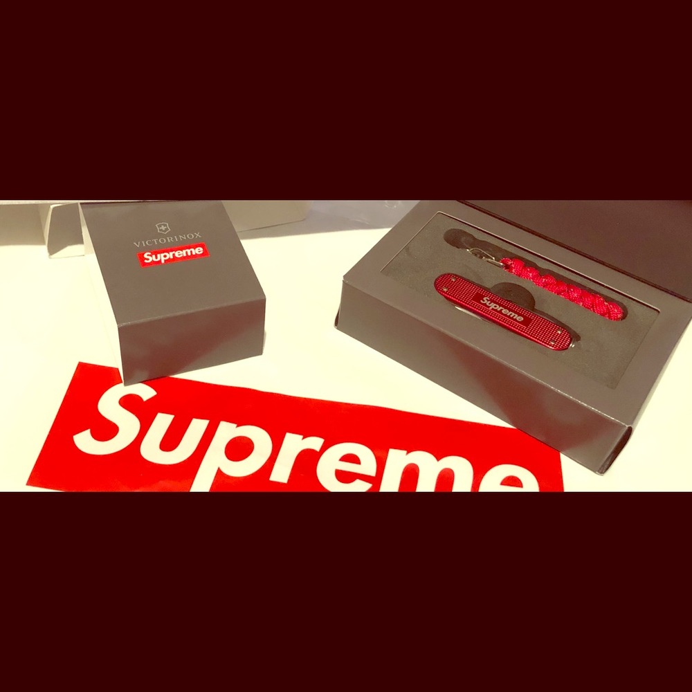 Supreme/Victorinox Classic Alox Knife